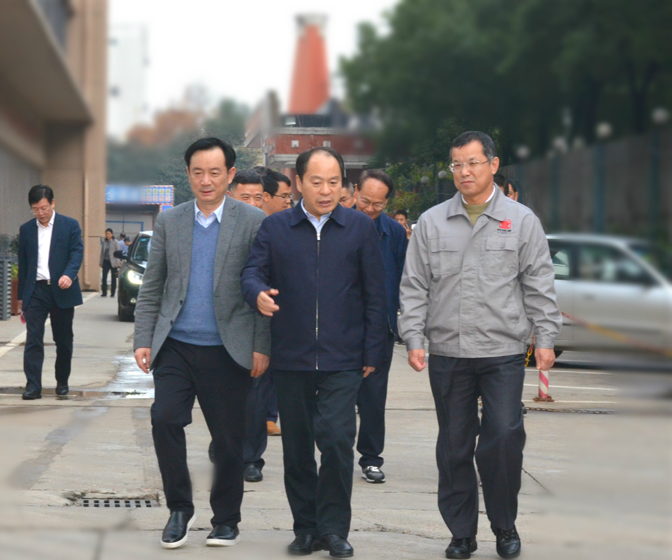 江西省工信廳黨組書記、廳長(zhǎng)楊貴平調(diào)研參觀四特酒公司