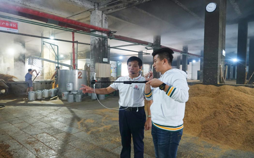 光明網(wǎng)主播走進(jìn)四特酒，探尋特香型白酒獨(dú)特之處