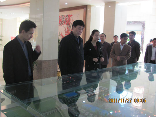 國(guó)家工商總局食品司司長(zhǎng)于戰(zhàn)曉蒞臨公司檢查指導(dǎo)白酒生產(chǎn)食品安全工作